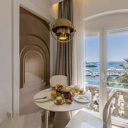 Seafront Luxury Apt With Balcony And Amazing View Apartment