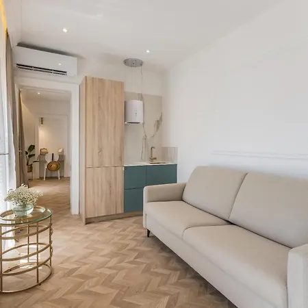 Apartment Seafront Luxury Apt With Balcony And Amazing View *