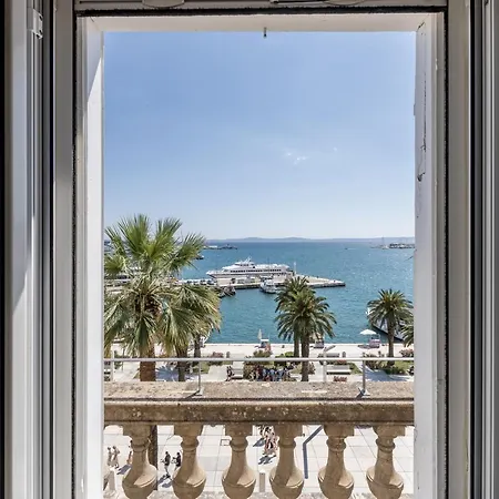 Apartment Seafront Luxury Apt With Balcony And Amazing View *