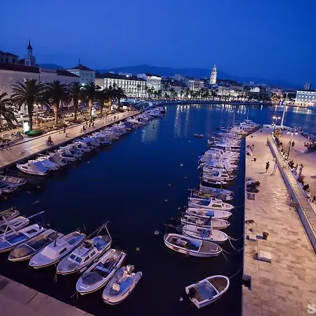 Apartment Seafront Luxury Apt With Balcony And Amazing View *